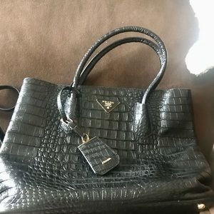 Prada Lg handbag. Excellent condition